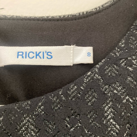 Ricki’s dress.. - Picture 3 of 5